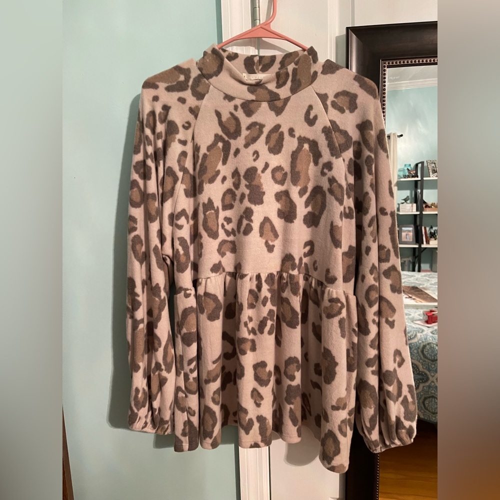 Entro lightwear sweater